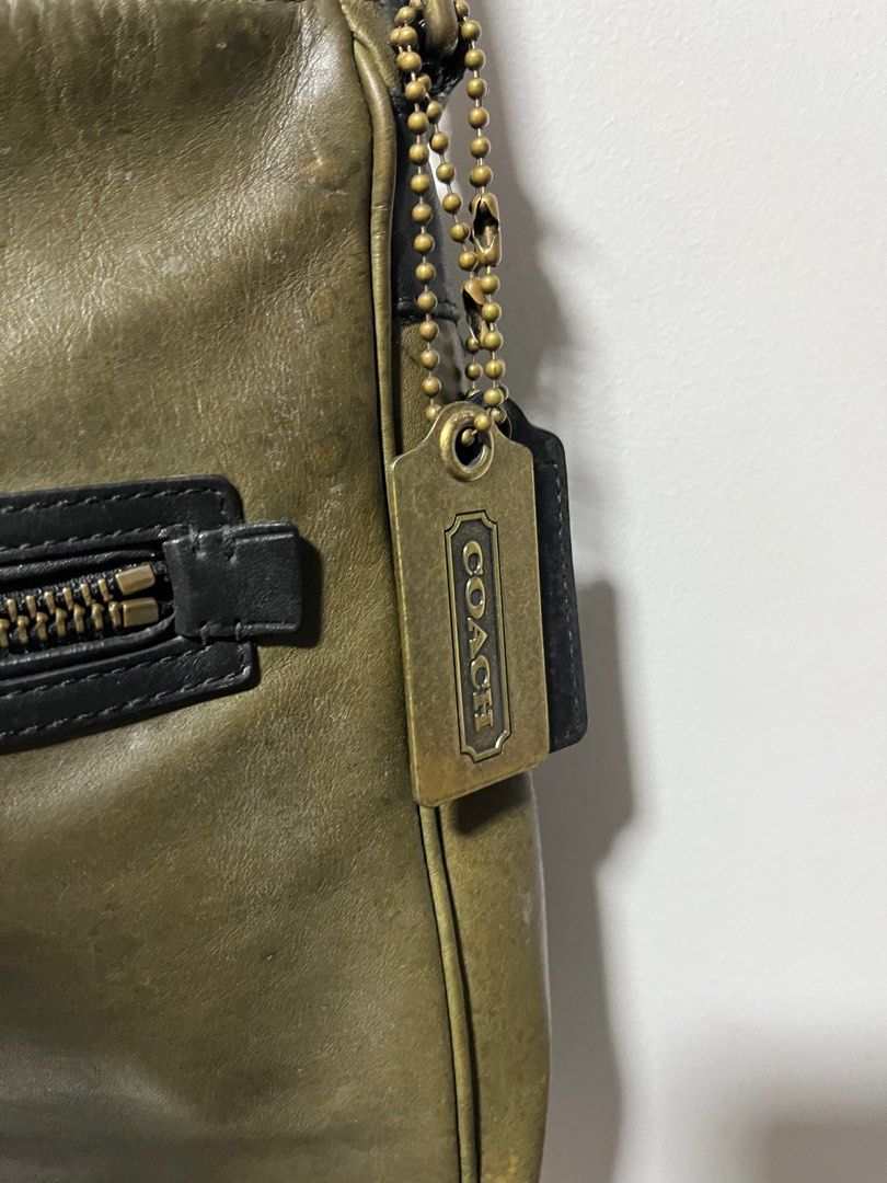 Coach classic deals leather field bag