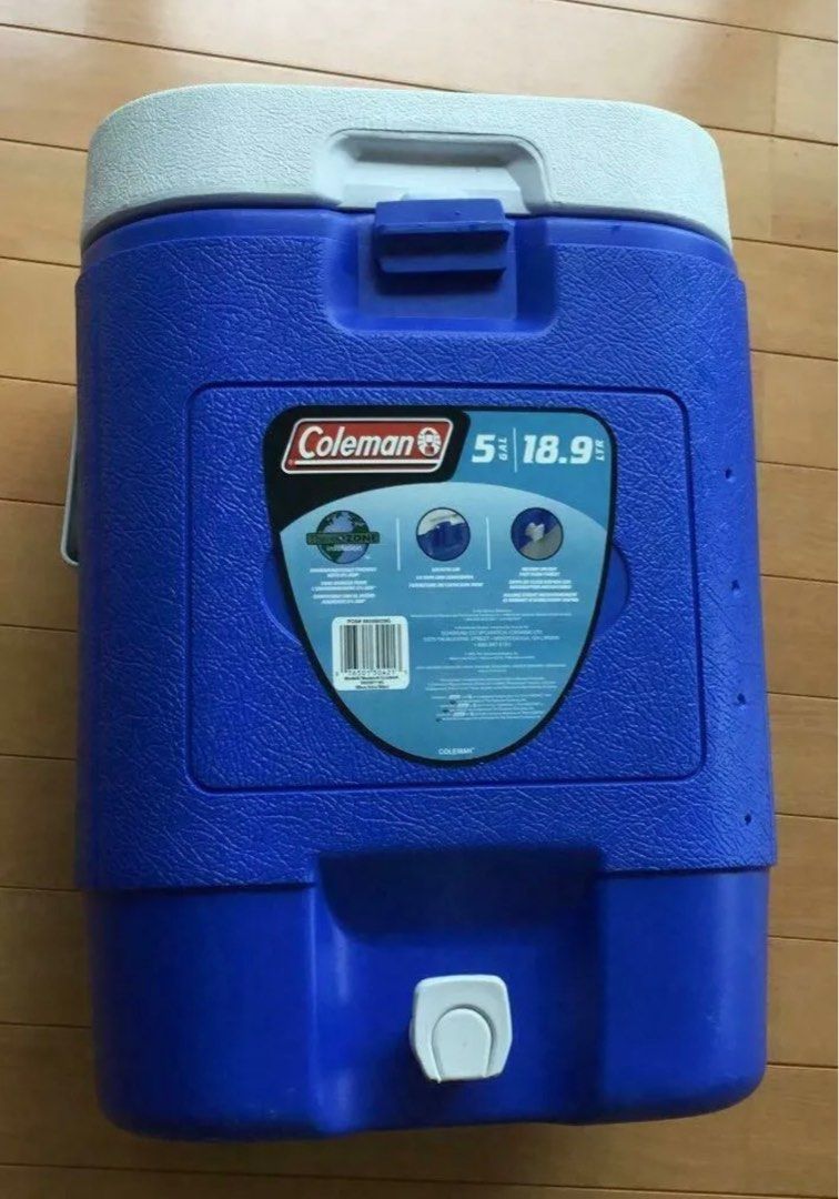 Coleman cooler box, Sports Equipment, Hiking & Camping on Carousell