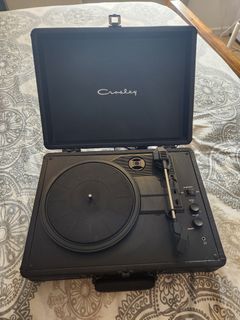 Crosley Vintage Bluetooth in/out portable turntable with 3 albums included!