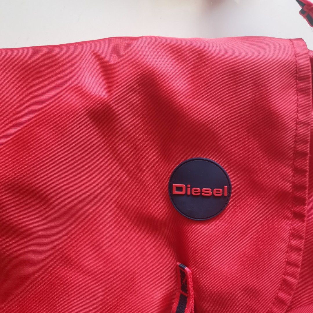 Diesel Magnetic Crossbody Bag (Category: Sling Bags) located in Cagayan de Oro. Submitted by rayzbjr (Listing ID 1246597237, Image 2). Description: Diesel Magnetic Crossbody Bag Material: Nylon Condition: 9/10.