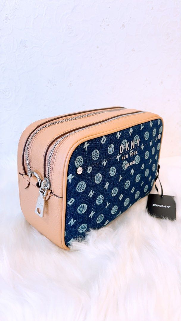 Dkny thompson deals camera bag