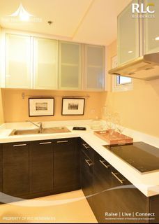 For sale 1 bedroom condo at Trion Towers BGC taguig city near SM Aura