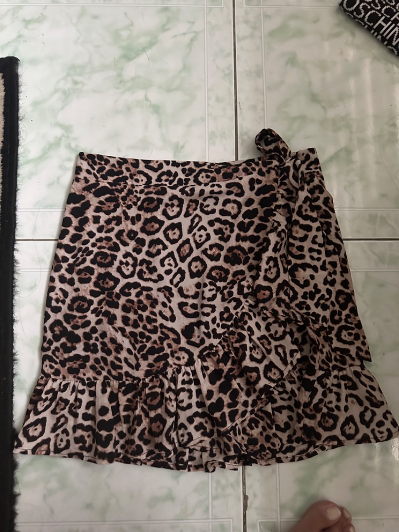 Forever 21 wrap skirt Women s Fashion Bottoms Skirts on Carousell