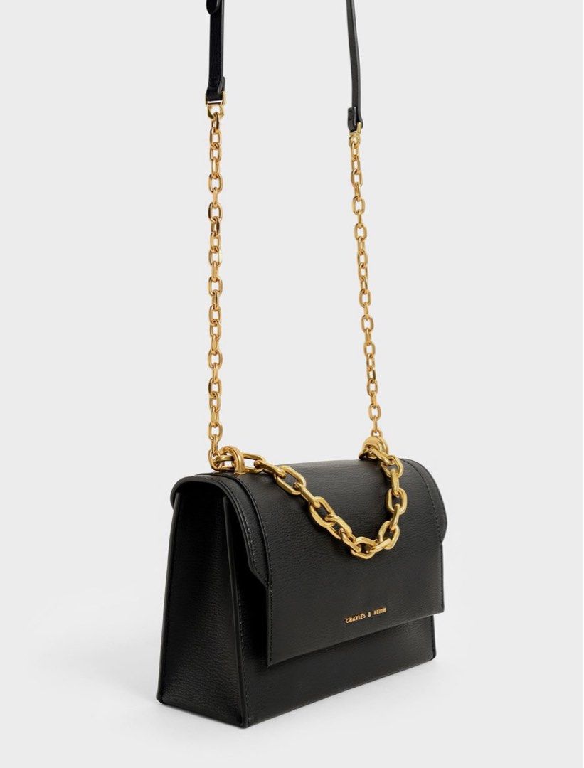 Chain handle clearance