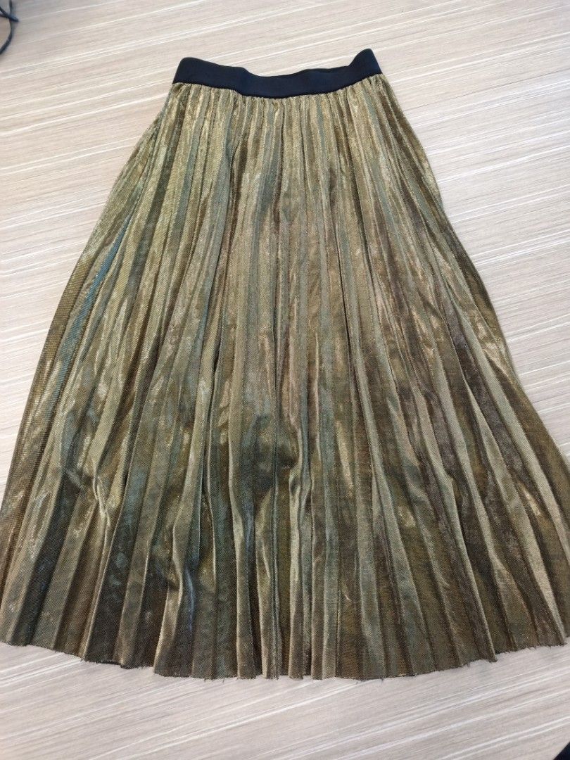 Gold pleated skirt in knee length Women s Fashion Bottoms
