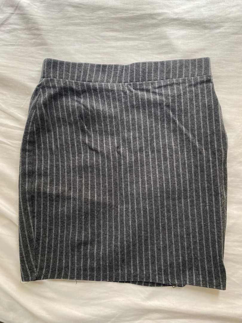 Grey Pinstripe Pencil Skirt (Category: Skirts) located in Quezon City. Submitted by f8scloset (Listing ID 1246605670, Image 1). Description: Super comfy and stretchy :)).