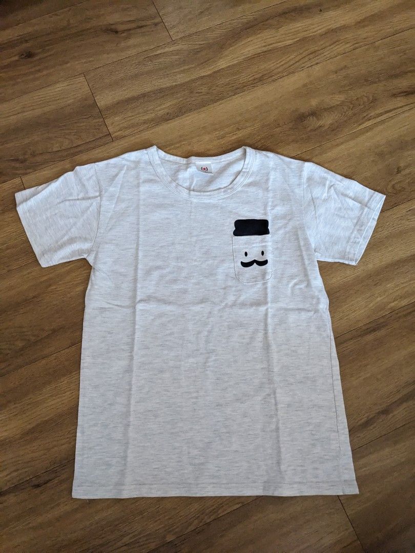 gray t shirt with pocket
