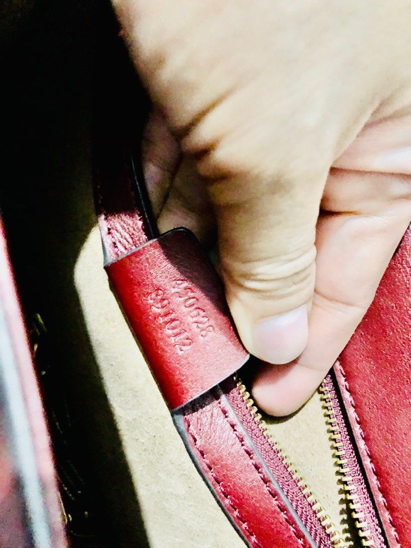 Gucci bamboo japan (Category: Luxury Bags & Wallets) located in Talisay, Batangas. Submitted by okineaxy (Listing ID 1246749210, Image 3). Description: In good condition.