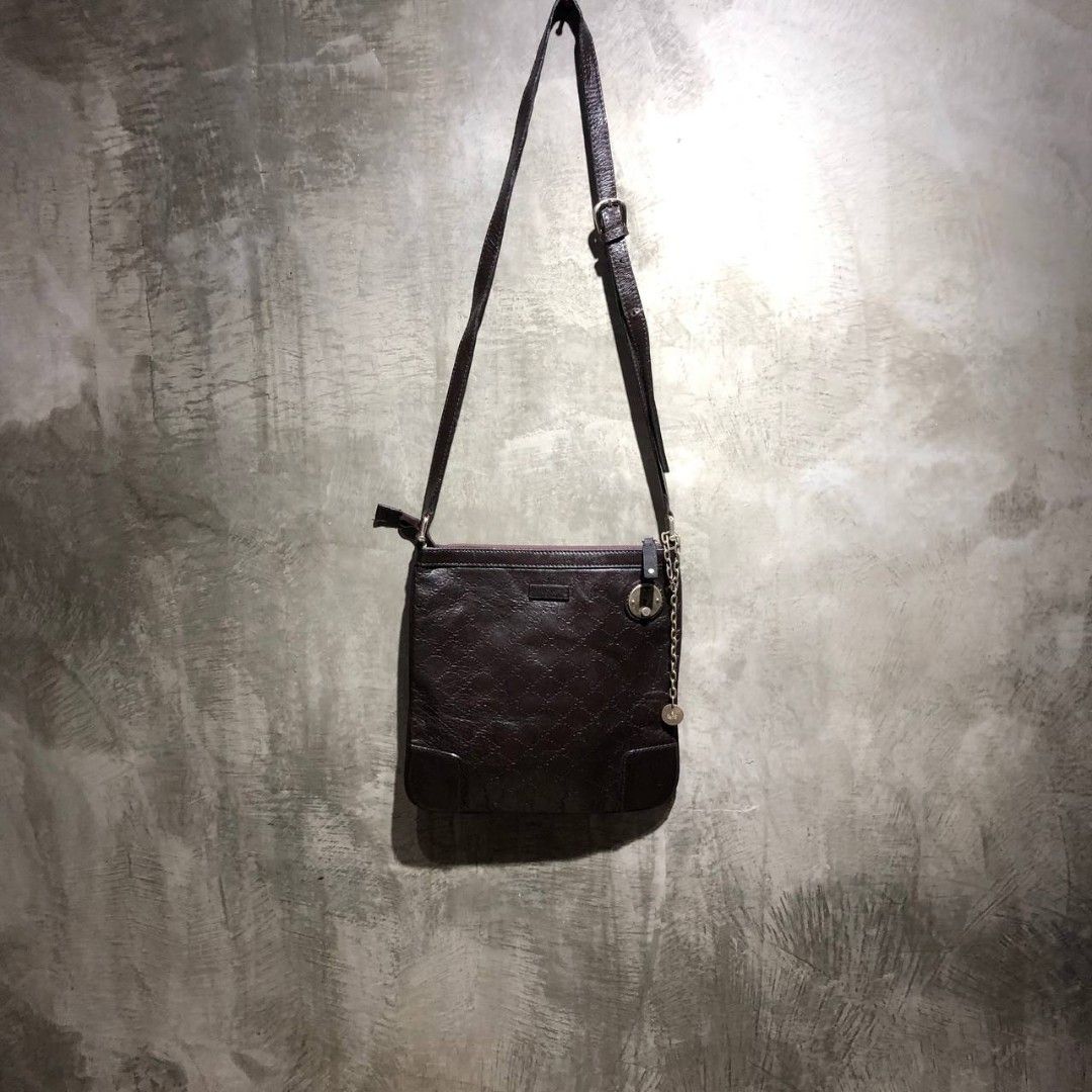 Gucci monogram leather bag top