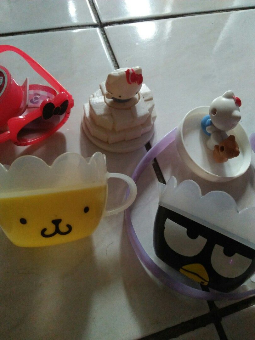 Mcdo hello kitty (Category: Hair Accessories) located in Manila. Submitted by rrrrjds (Listing ID 1246627782, Image 1). Description: headband-Sold watch sold eye glasses sold price is per piece 😊.