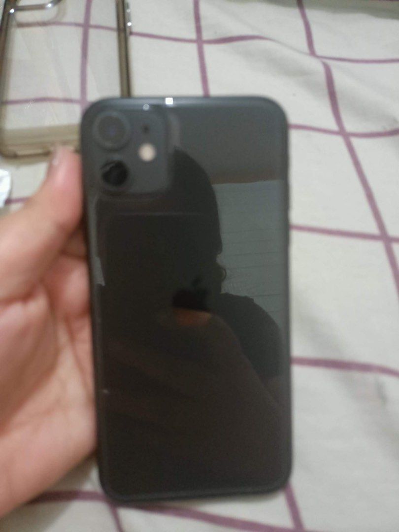 IPHONE 11 64 GB (Category: iPhone 11 Series) located in Imus. Submitted by engrtees (Listing ID 1246615153, Image 3). Description: Battery Health - 84% NO ISSUE Makinis, walang gasgas and dents. FREE CASES CHARGER INCLUDED.