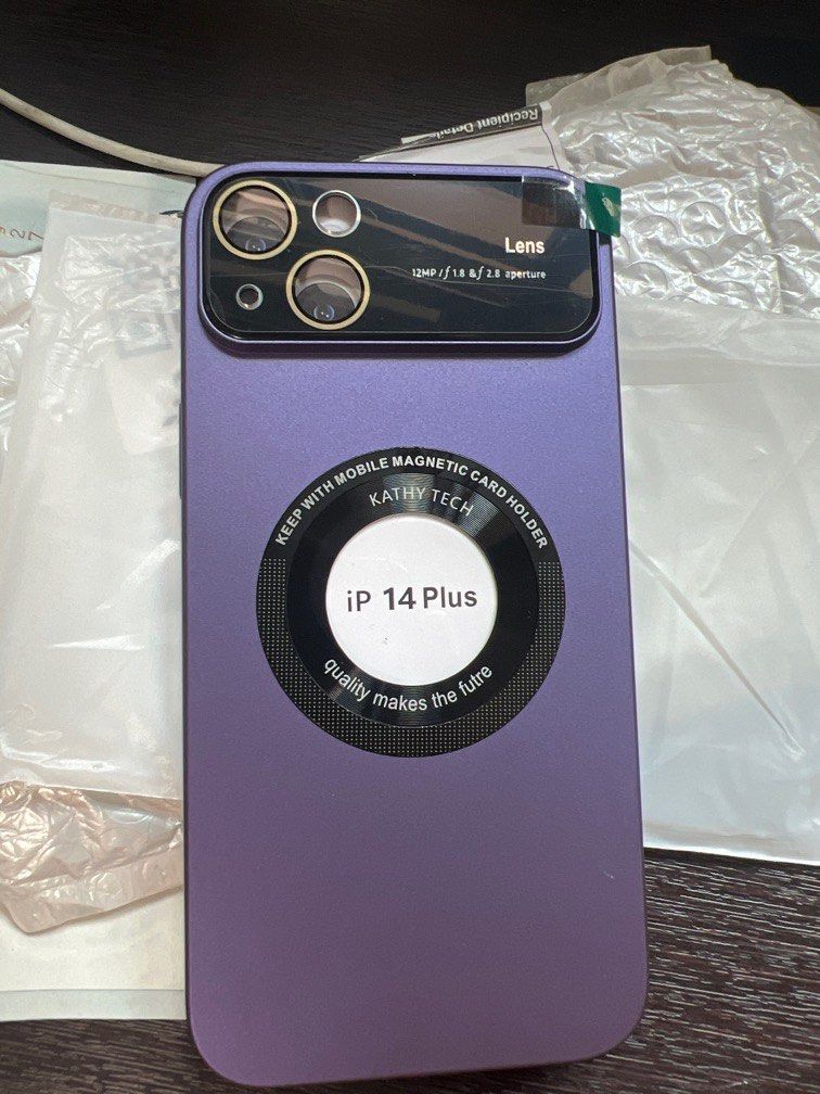 Iphone 14 plus casing (Category: Cases & Sleeves) located in Singapore. Submitted by wwayne6497 (Listing ID 1246571949, Image 1). Description: New casing.