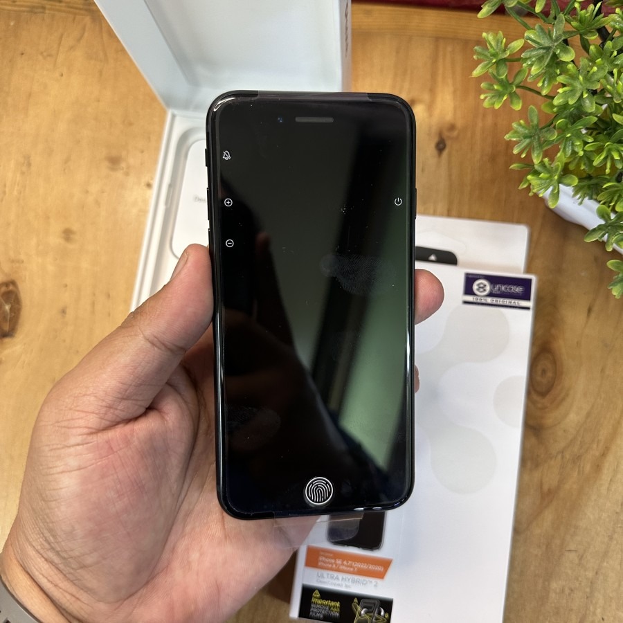 iPhone SE 3 2023 128GB Black Super like new Baru aktif 30 July 2023