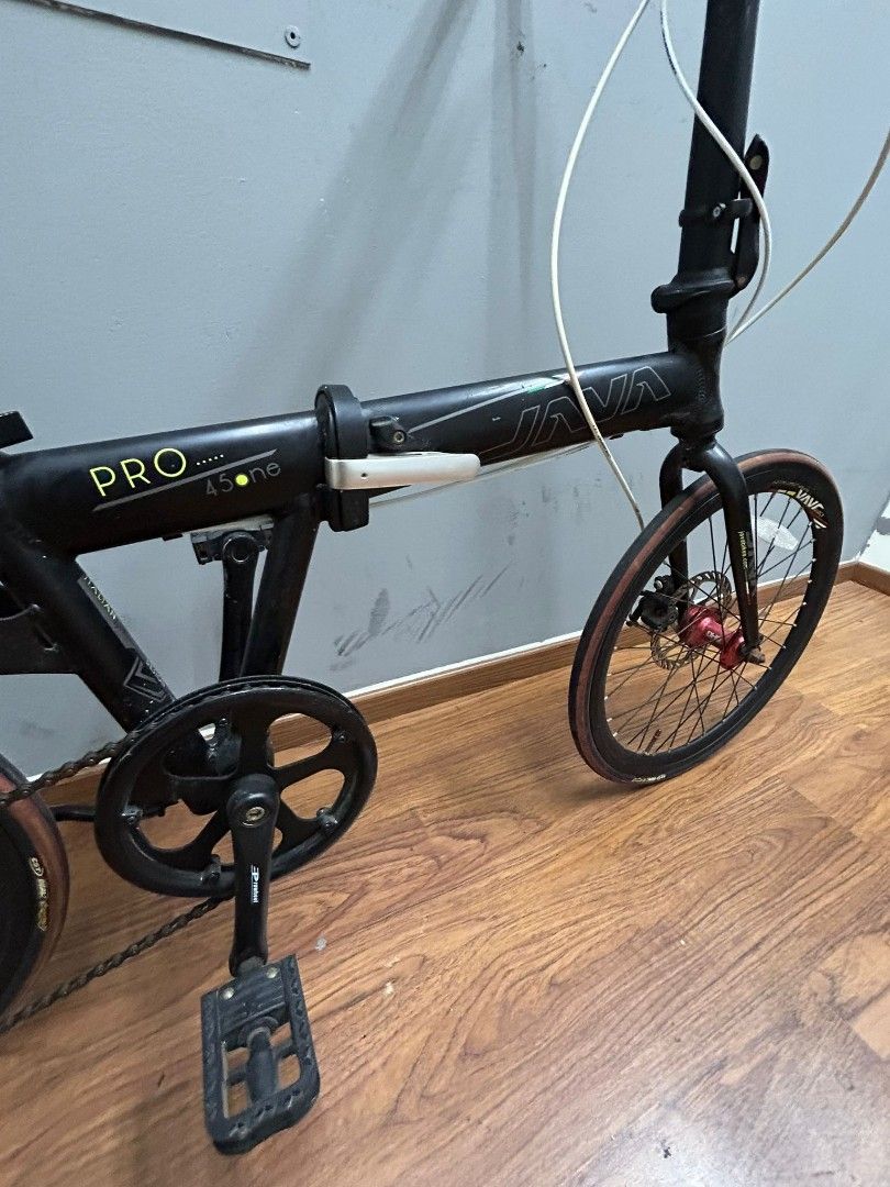 Java Pro Folding Bike (Category: Bicycles) located in Singapore. Submitted by simplebicycles2019 (Listing ID 1246580106, Image 3). Description: Java Pro Good condition ,no fault no repair needed 20" rim , aluminum frame disc brake and 7 speed Shimano gear Welcome to view and for test ride at Lipo Building , 621 Aljunied Road #07-07, 389834 12 to 8pm By MRT : Mattar, Station ,exit B take right turn , 2 mins straight walk to Lipo Building.