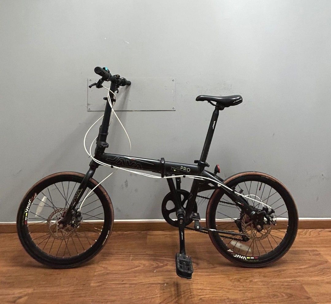 Java Pro Folding Bike (Category: Bicycles) located in Singapore. Submitted by simplebicycles2019 (Listing ID 1246580106, Image 1). Description: Java Pro Good condition ,no fault no repair needed 20" rim , aluminum frame disc brake and 7 speed Shimano gear Welcome to view and for test ride at Lipo Building , 621 Aljunied Road #07-07, 389834 12 to 8pm By MRT : Mattar, Station ,exit B take right turn , 2 mins straight walk to Lipo Building.