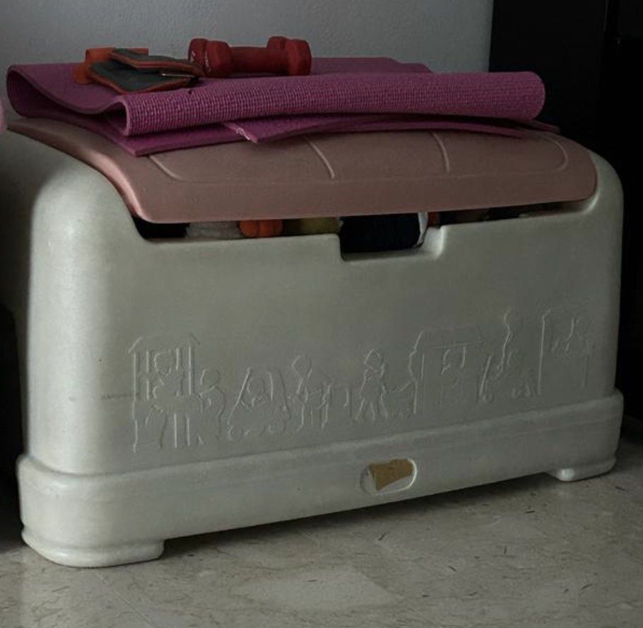Little tikes store storage chest