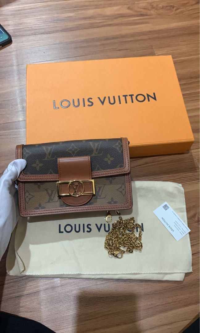 Louis Vuitton® Dauphine Chain Wallet Monogram Monogram Reverse. Size nel  2023