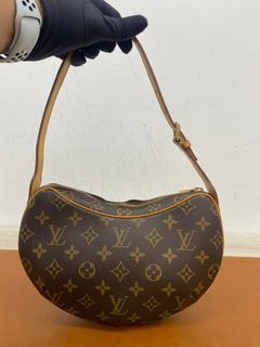 💯% Authentic LV Monogram Croissant MM Hobo Bag, Luxury, Bags & Wallets on  Carousell