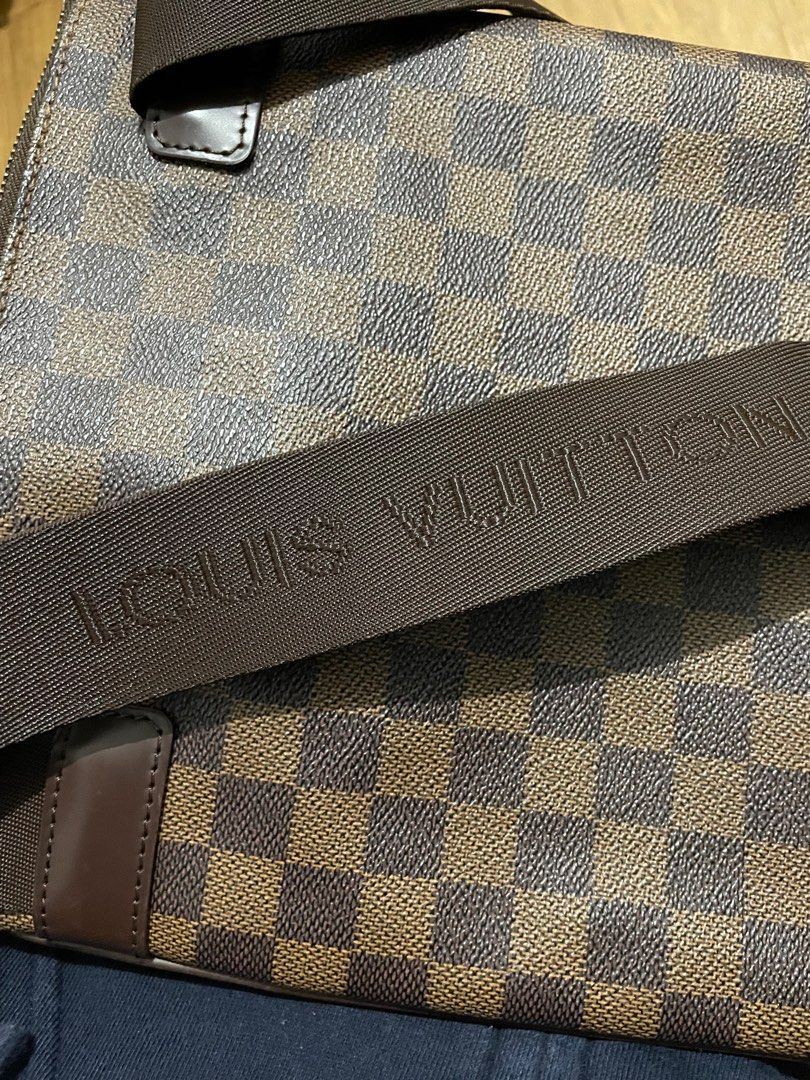 LOUIS VUITTON POCHETTE MELVILLE, Luxury, Bags & Wallets on Carousell