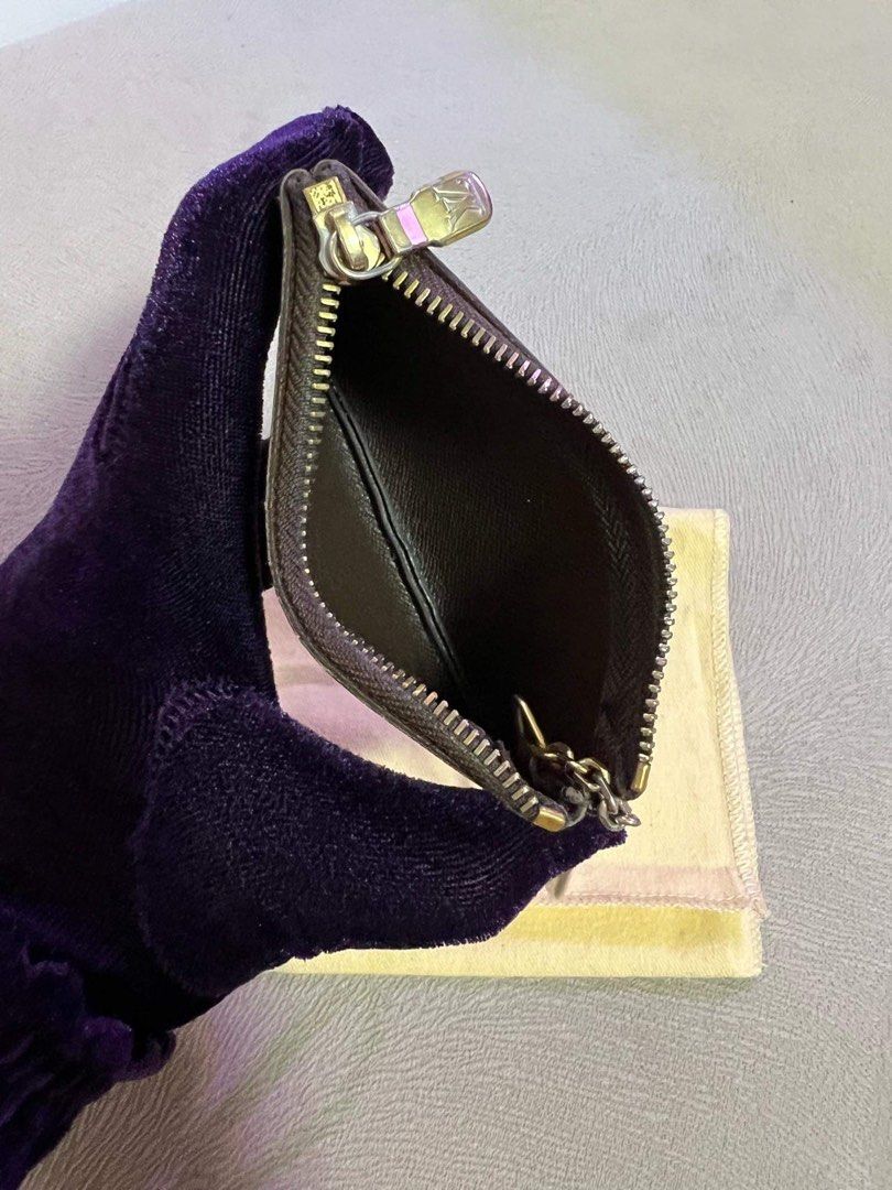 lV cles (Category: Luxury Bags & Wallets) located in Polangui. Submitted by deariedb (Listing ID 1246731833, Image 2). Description: Tarnished hardware.
