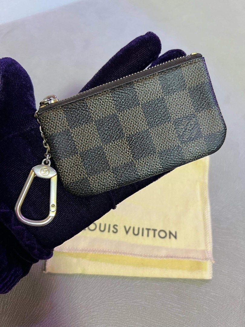 lV cles (Category: Luxury Bags & Wallets) located in Polangui. Submitted by deariedb (Listing ID 1246731833, Image 1). Description: Tarnished hardware.