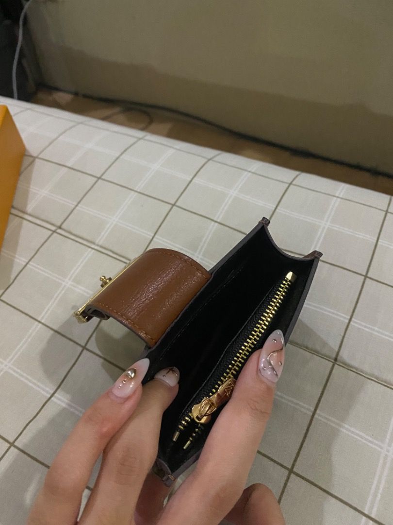 LV dauphine multicartes (rare) on Carousell