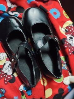 mary jane school shoes size 8 fits to smaller size because of the strap