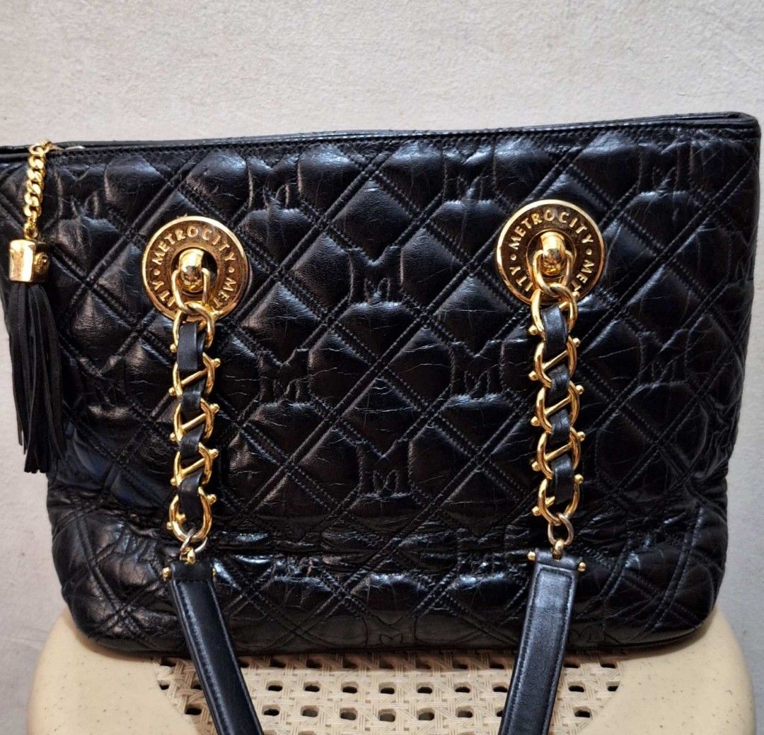 Metrocity Quilted Leather Shoulder Bag in Black