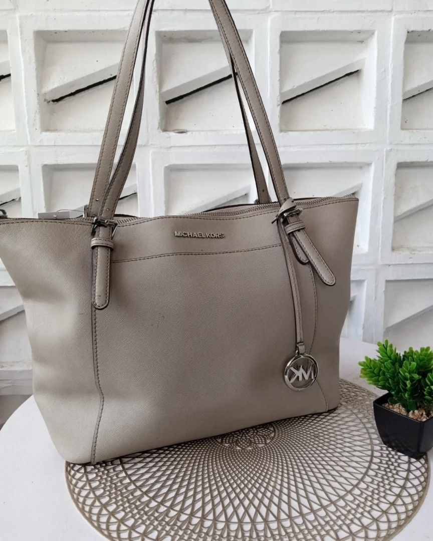 Michael Kors - Voyager Large Saffiano Leather Top-Zip Tote Bag