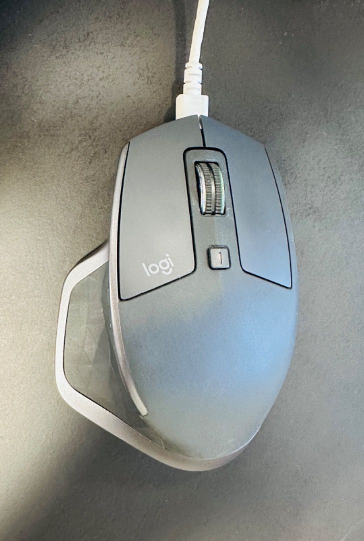 Mx master 2S (Category: Mouse & Mousepads) located in Singapore. Submitted by niklasluck (Listing ID 1246656309, Image 2). Description: .