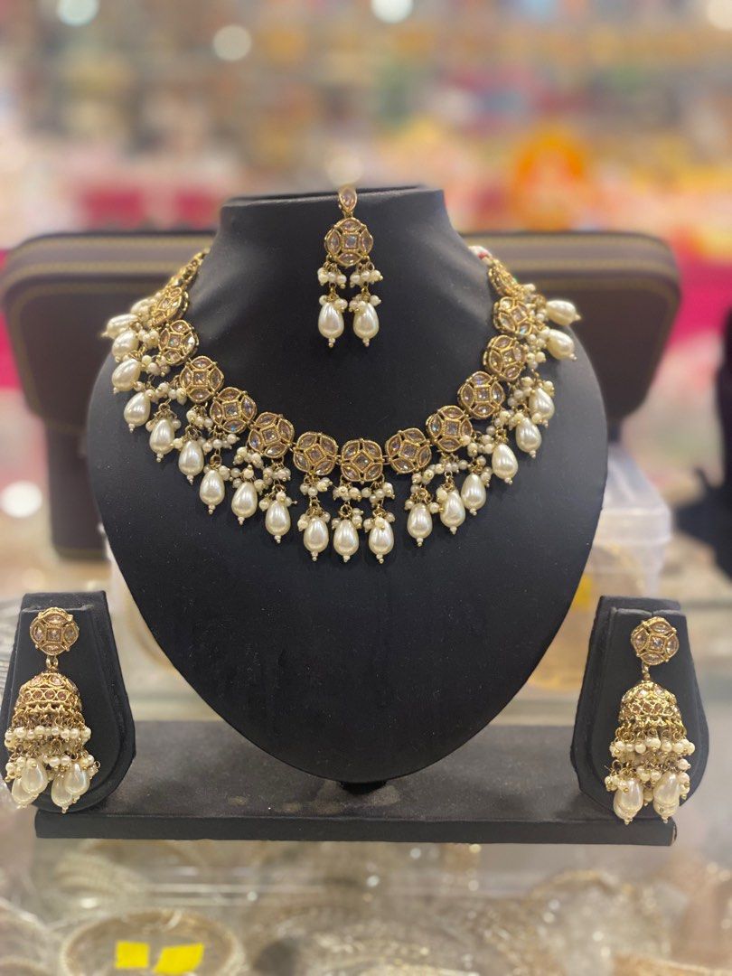 Gold necklace top costume jewellery