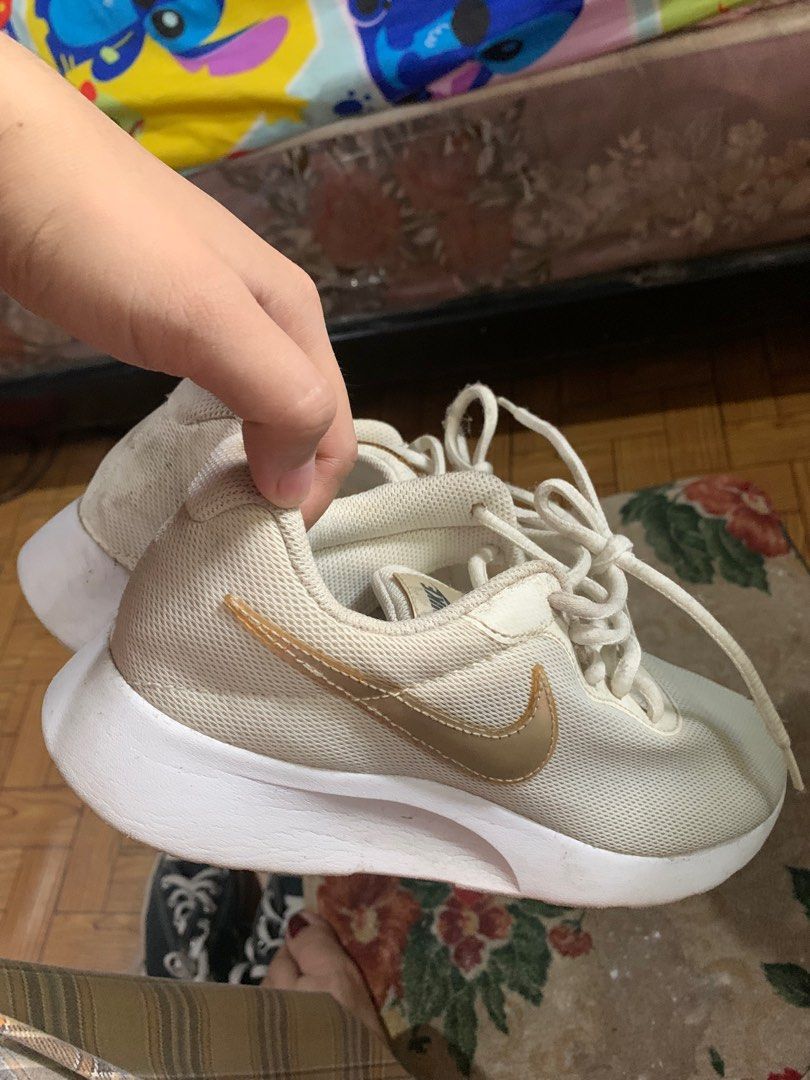 Nike tanjun 2025 white gold