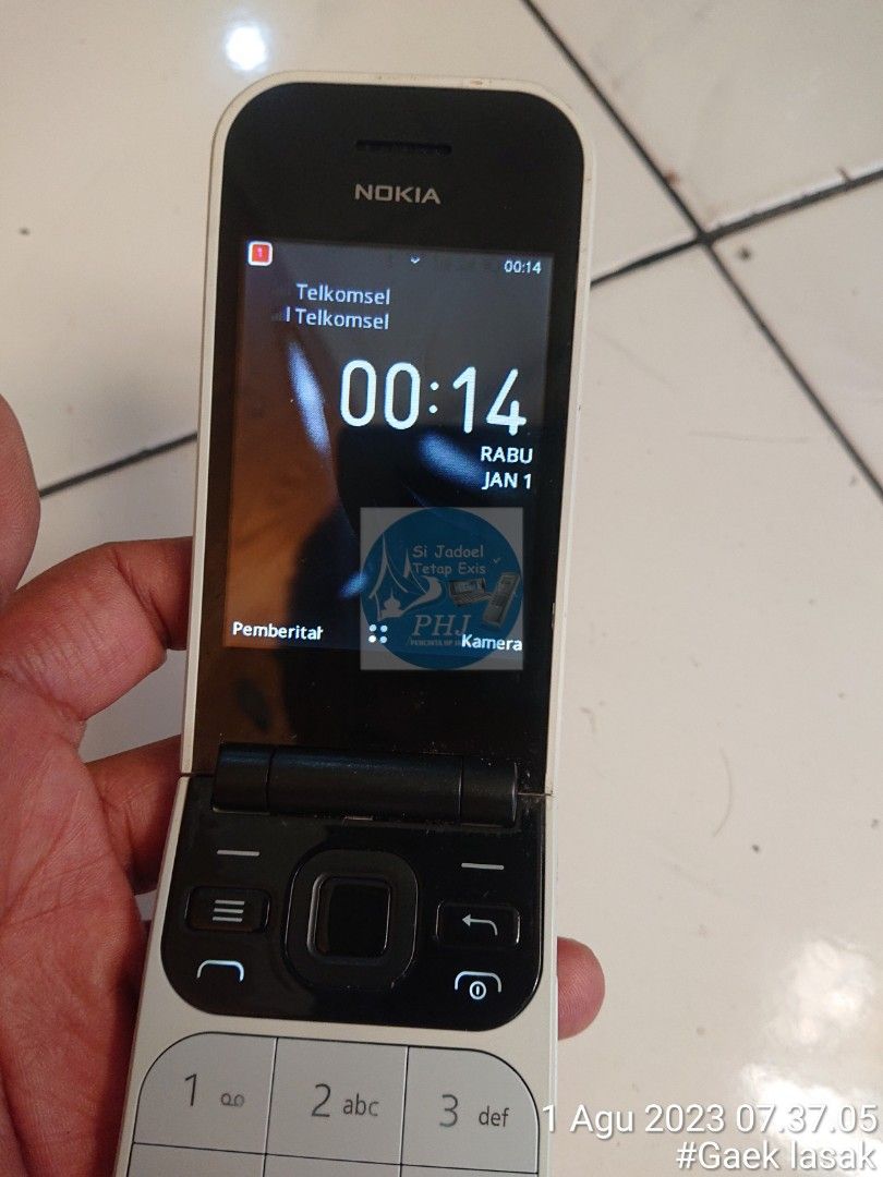 Nokia 2720 on Carousell