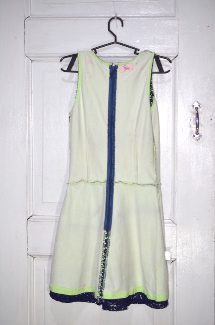 Preloved dress for women (Category: Dresses) located in Quezon City. Submitted by anythingpreloved0 (Listing ID 1246624456, Image 2). Description: ✅ issue: with stain inside, not visible when dress is worn ✅ fits xs to s ✅ good condition.