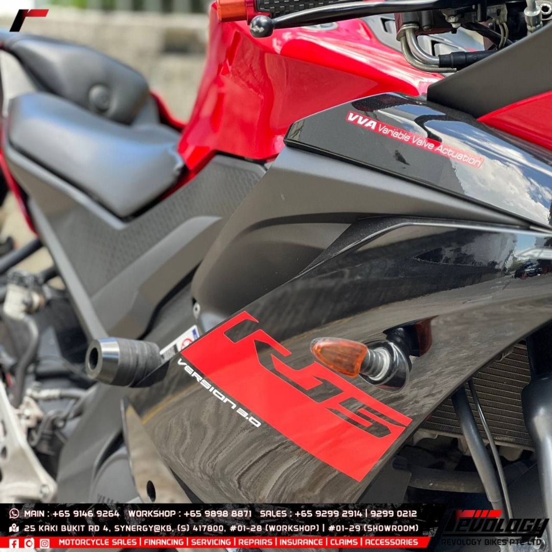 R15 bike price v1 hot sale
