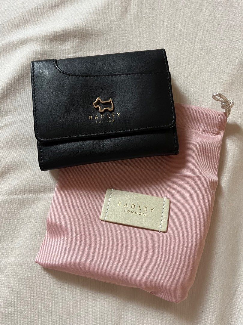 Radley wallet (Category: Luxury Bags & Wallets) located in Cavite. Submitted by enjei (Listing ID 1246564128, Image 2). Description: with card slots, coins, and dust bag. No flaws aside from slightly faded radley london logo in front..
