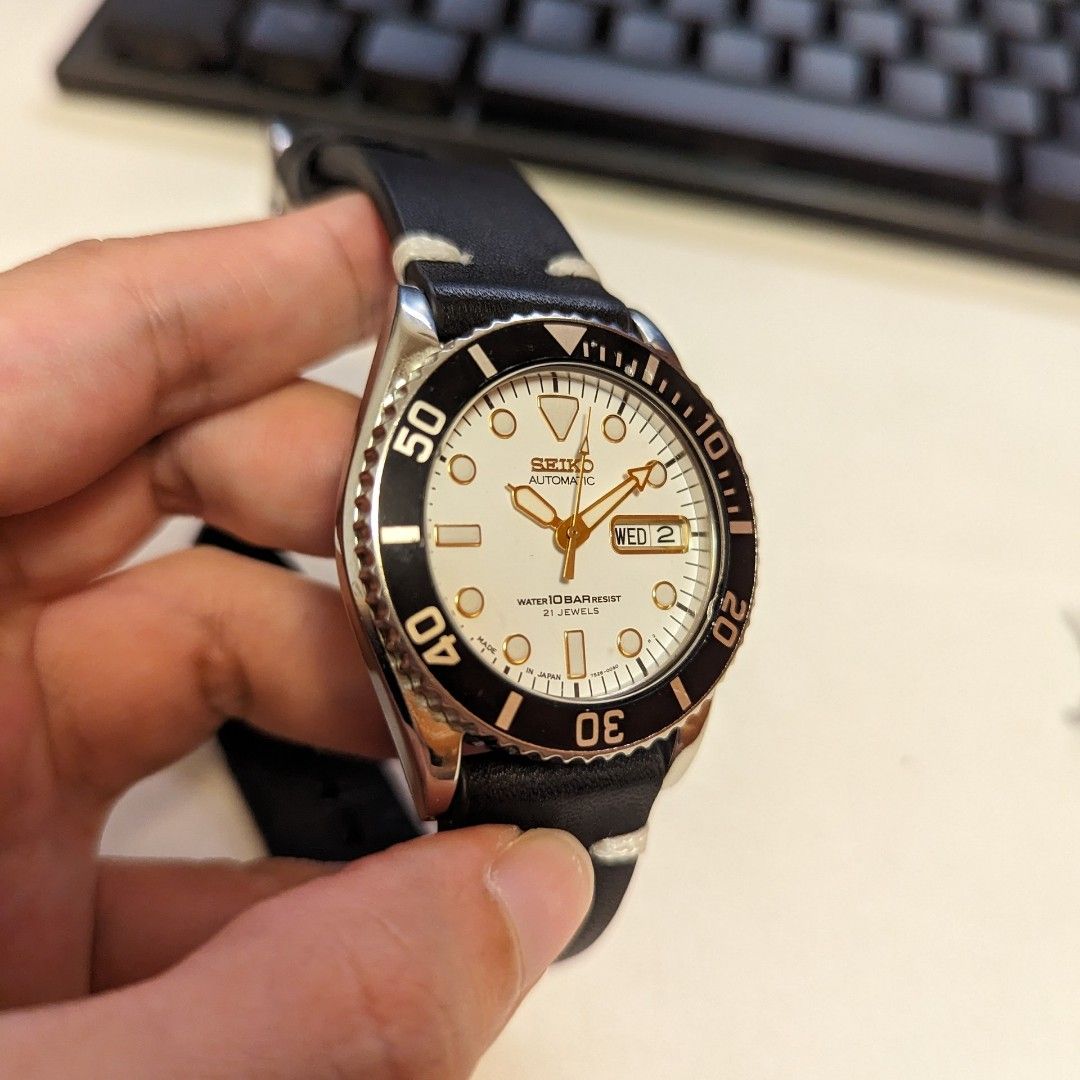 Rare Seiko SKX027 mid sized vintage watch