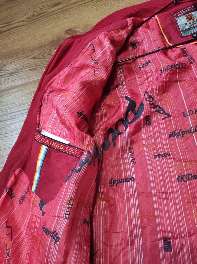 Red jacket with inner lining (Category: Coats, Jackets and Outerwear) located in Pozorrubio. Submitted by _jericho_ (Listing ID 1246682823, Image 3). Description: See photos for the condition Fits S-M.