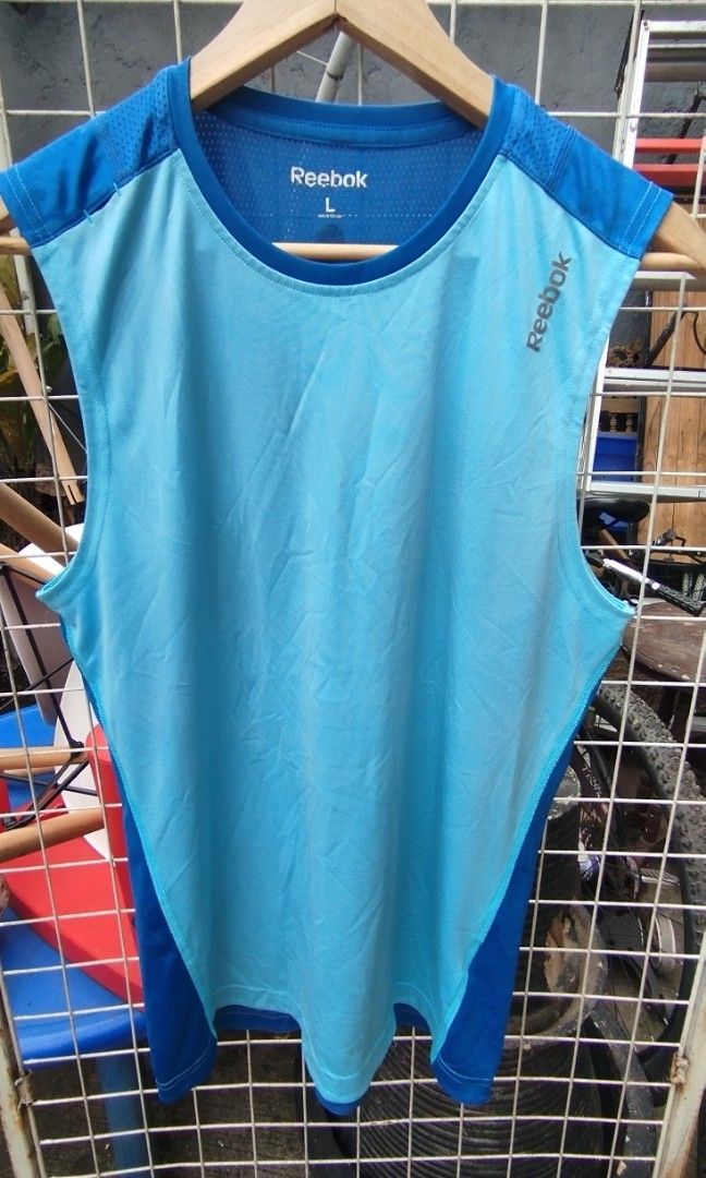 Reebok size L made in thailand ld 102 67 Fesyen Pria Pakaian Atasan di Carousell
