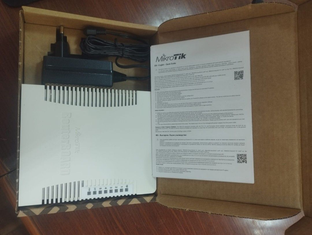 Router mikrotik rb 962ui, Elektronik, Lainnya di Carousell