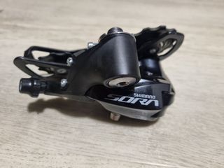 Sora 9 Speed Derailleur with Altus shifter.