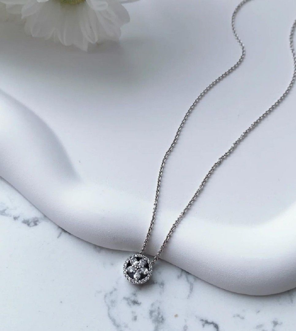 Pandora sparkling hot sale snowflake necklace