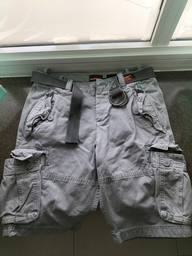 Superdry three shop quarter shorts