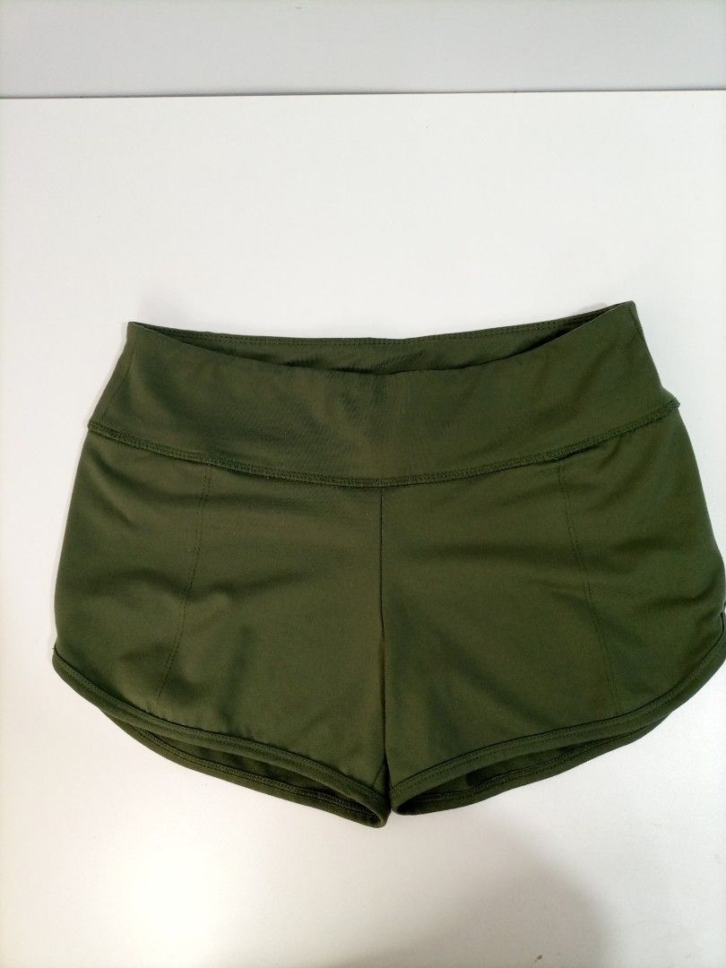 Uniqlo Gym Workout Shorts on Carousell