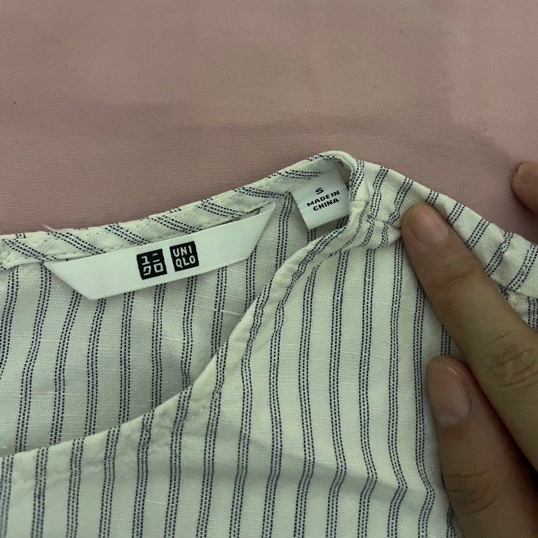 Linen Blend Pinstripe V-neck top