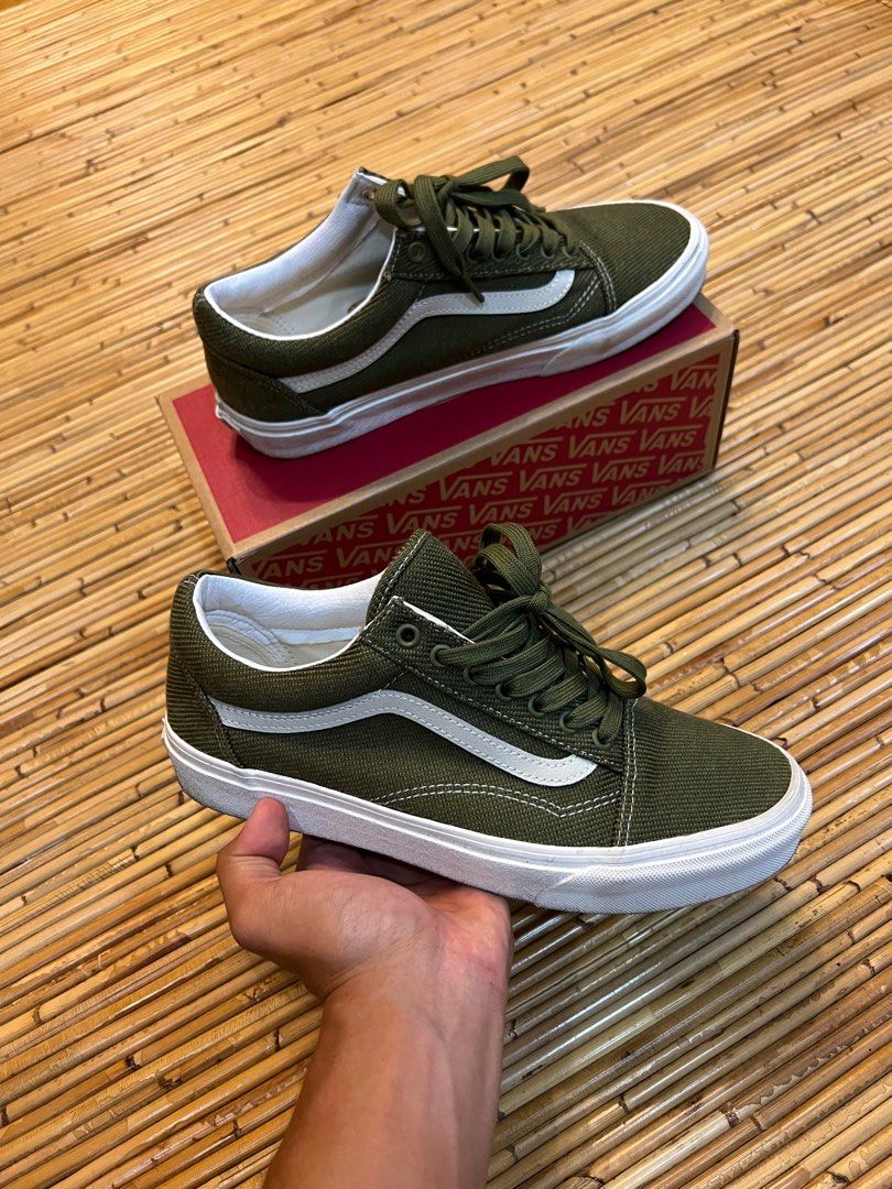Vans Old Skool Men s Fashion Footwear Sneakers on Carousell