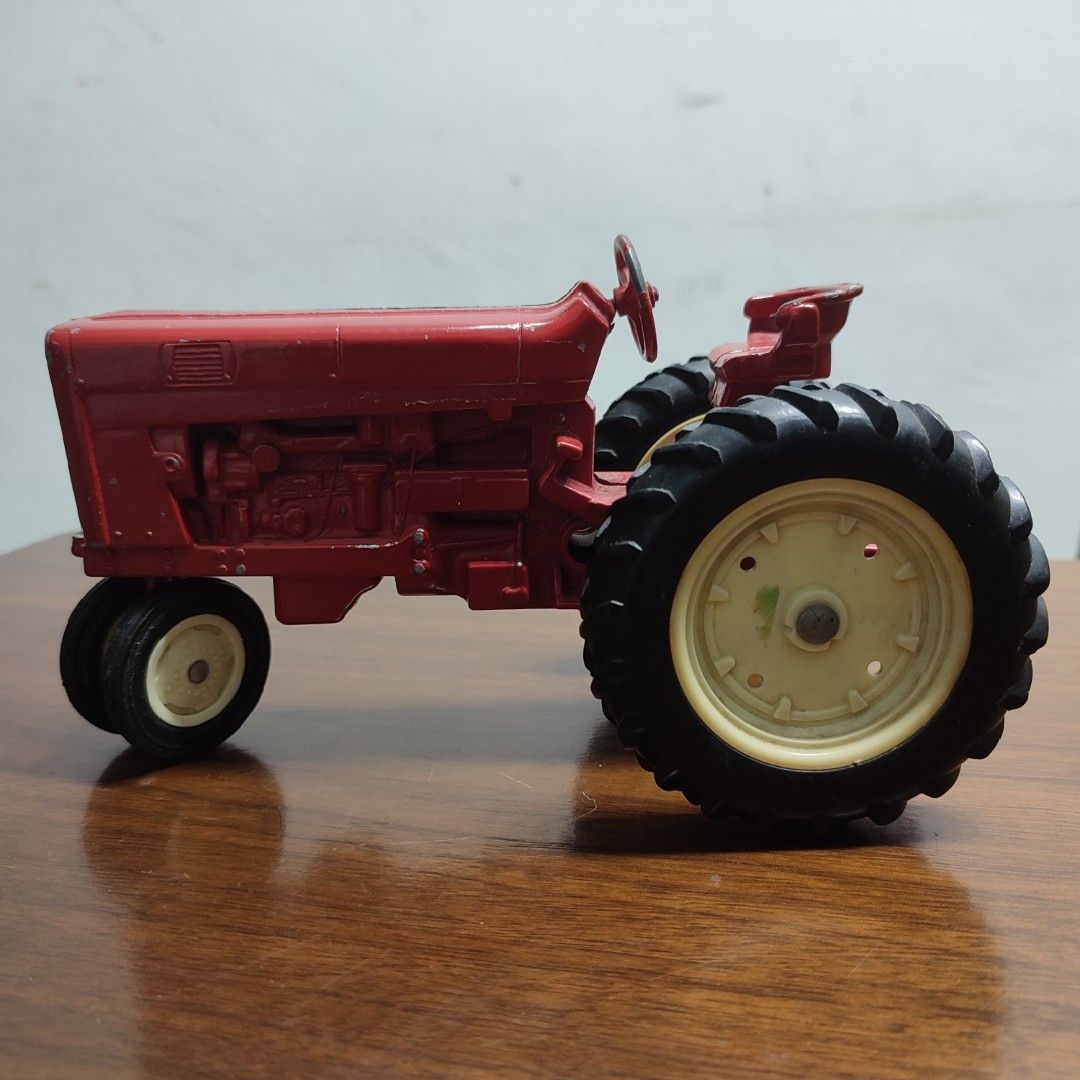 Vintage Ertl tractor 1 16 scale USA Hobbies Toys Toys Games