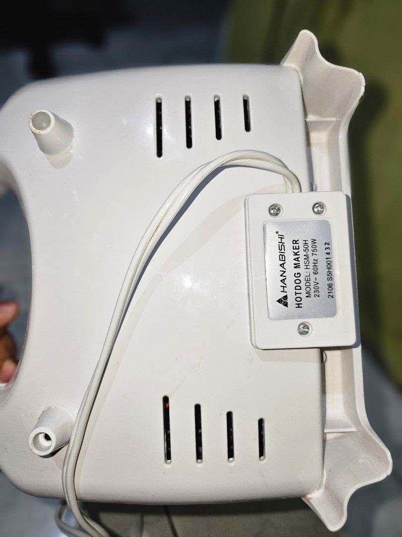 Waffle hotdog maker (Category: Breadmakers) located in San Ildefonso. Submitted by alexianna (Listing ID 1246603239, Image 3). Description: used 2 to 3 times only...busy na lahat sa bahay wala na pong gagamit kaya benta na lang po..well functional and in very good condition..mabilis lang makaluto ng waffle puede ka mag start ng waffle business mo kahit sa bahay lang..