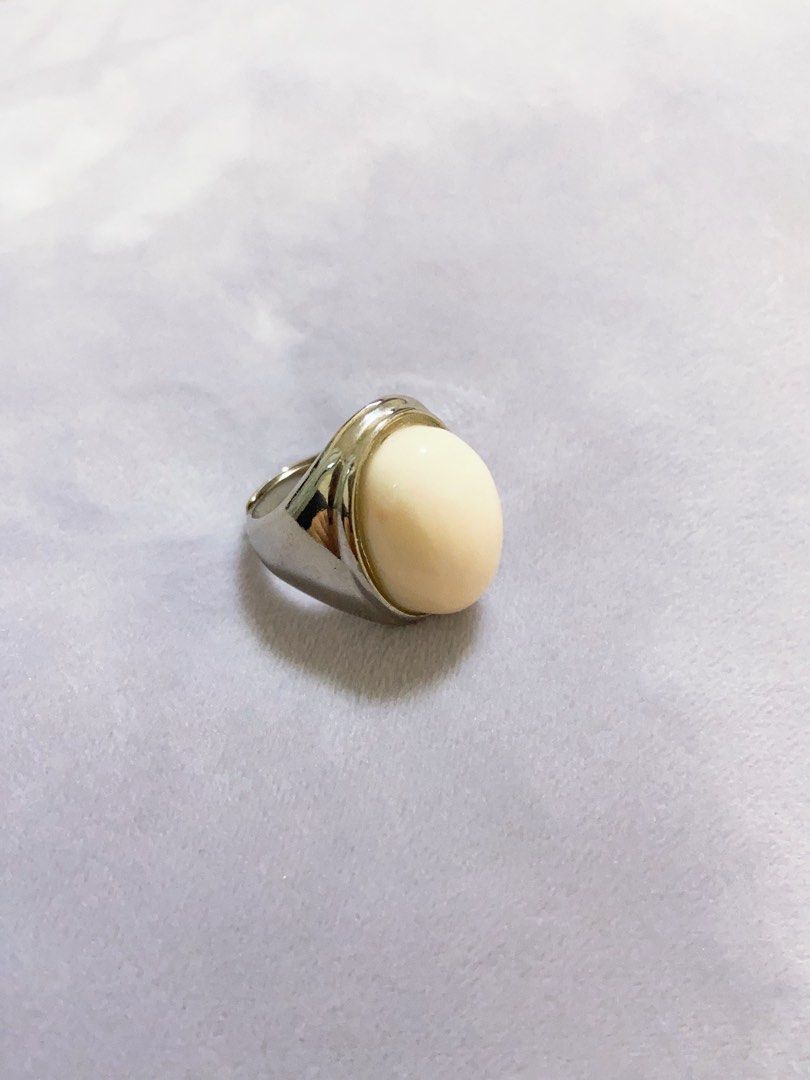 White coral ring
