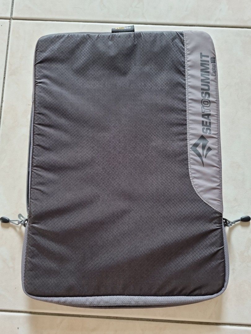 Sea to summit laptop sleeve 13 discount